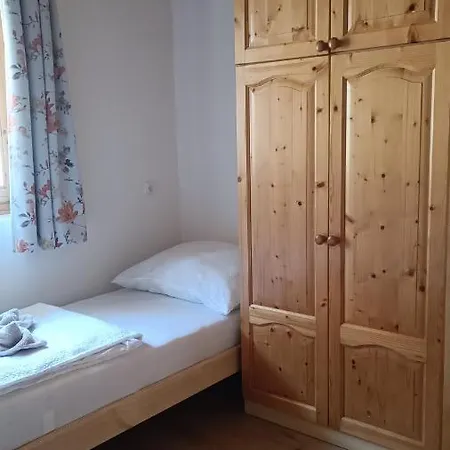 Apartament Vica *